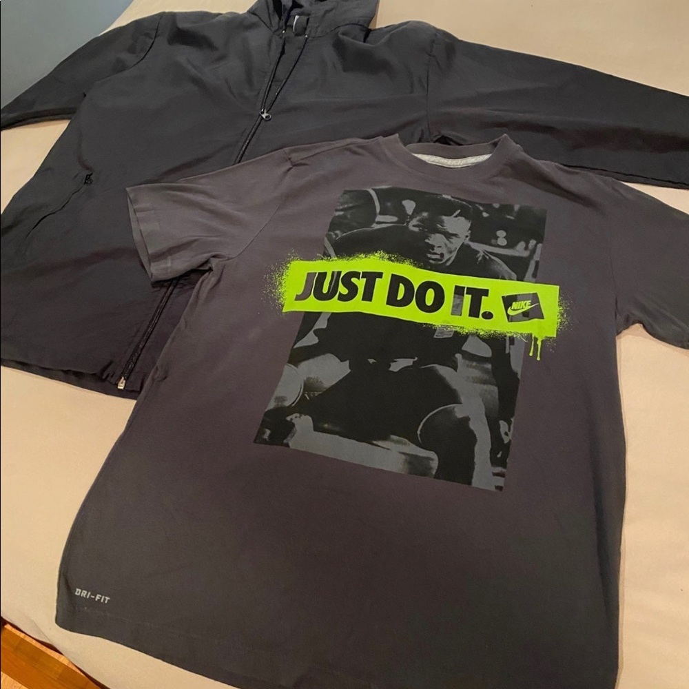 Men's Medium Running Bundle: Windbreaker & Vintage Bo Jackson T-Shirt